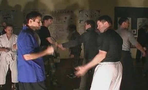 Изображение для «Хулиганский стиль» рукопашного боя (2004) DVDRip (кликните для просмотра полного изображения)