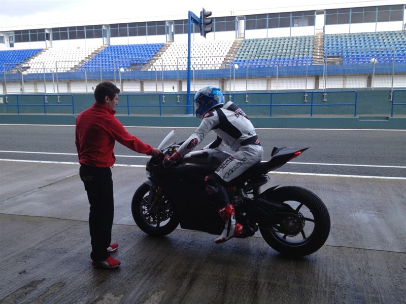 Дождь и ветер мешают тестам команды Alstare Ducati в Хересе