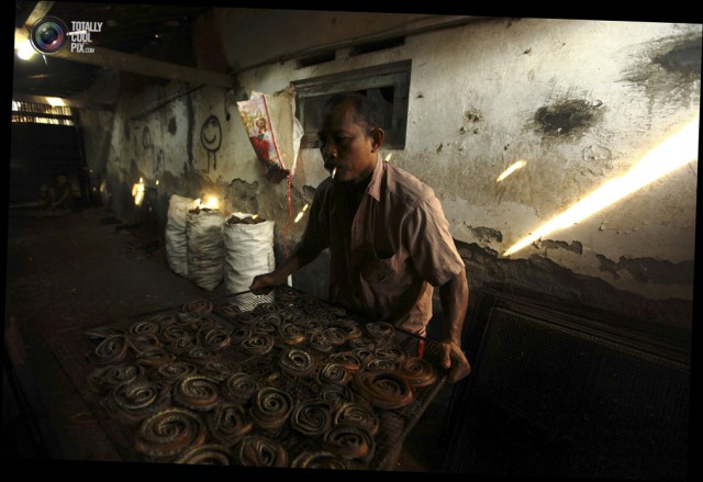 Хотите узнать-как изготавливают сумки из змеиной кожи?