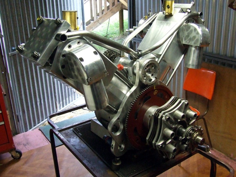 Кастом Big Ned с роторным 3-литровым двигателем V2